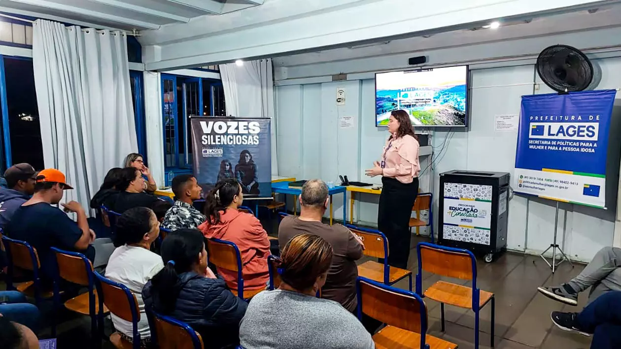 Estudantes da Educação de Jovens e Adultos (EJA) recebem orientações do Programa Protetores do Lar