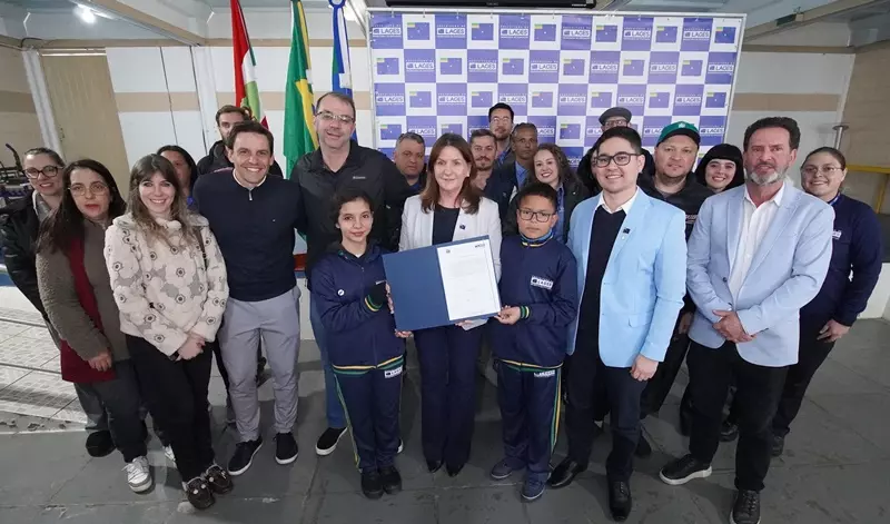 Prefeitura de Lages assina Ordem de Serviço para construção da nova quadra poliesportiva da Emeb Nossa Senhora dos Prazeres