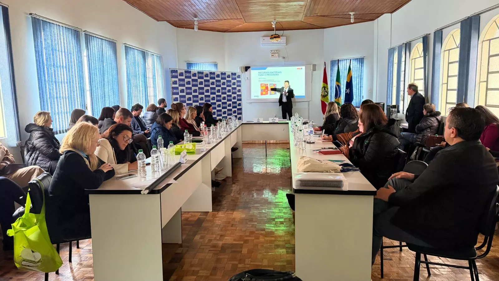 Lages reúne secretários da Serra Catarinense e traz especialista de Sobral para debater estratégias conjuntas na educação